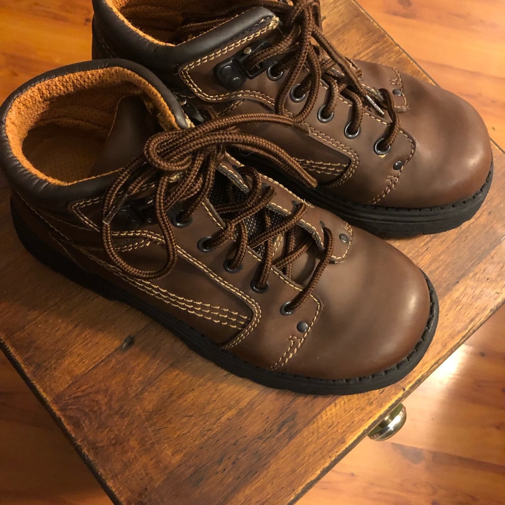 VIntage Boots - Picture 2 of 7